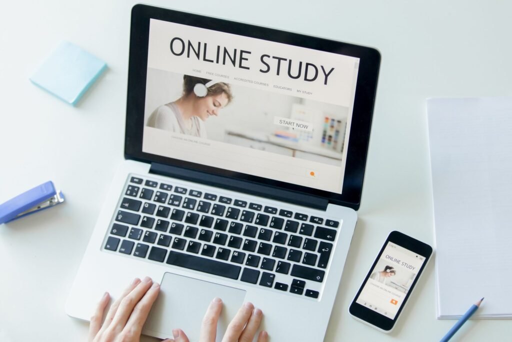 Cursos online ganham cada vez mais espaço na era da automatização