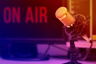 Podcast: entenda por que utilizar nas suas estratégias De tempos em tempos surgem novas ferramentas e formatos para a criação de conteúdo, como o podcast, que vem ganhando bastante espaço no Brasil.