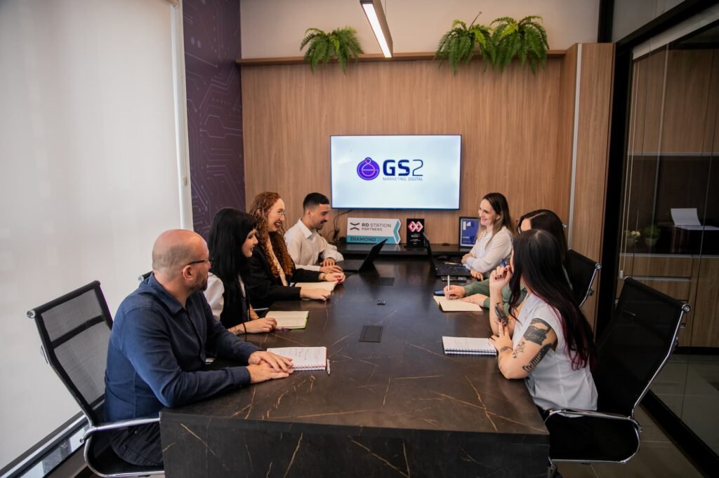 Equipe GS2 em reunião de planejamento
